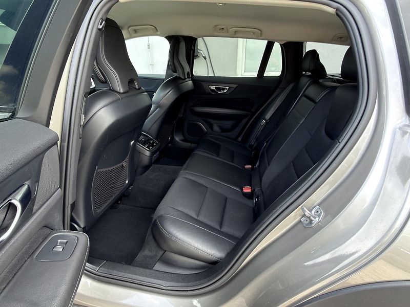 Volvo V60 CrossCountry D4 AWD // 4x4 - fotka 12 z 43