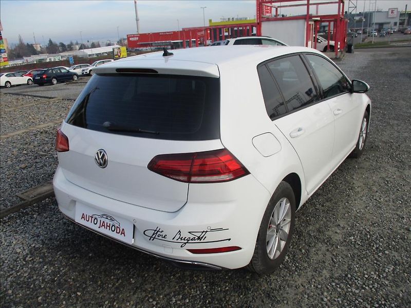 Volkswagen Golf 1,0 TSI,klima,Apple/Android - fotka 6 z 28