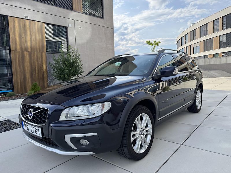 Volvo XC70 D5 SUMMUM 4x4 TAŽNÉ  - fotka 1 z 45