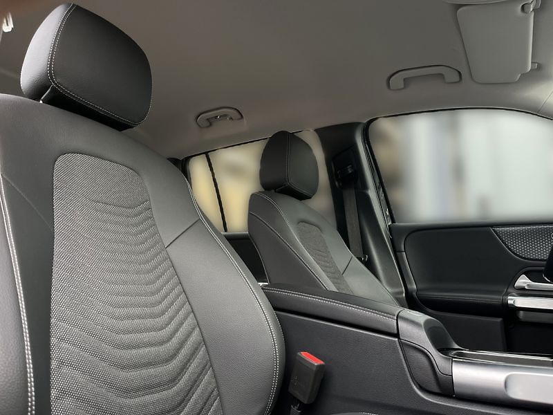 Mercedes-Benz GLB 200 d 4MATIC - fotka 16 z 18