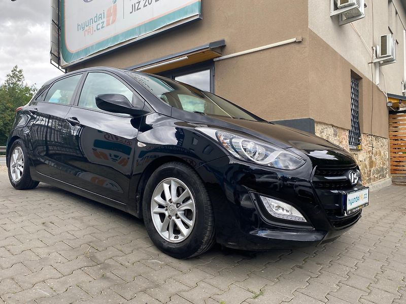 Hyundai i30 1.6-NÍZKÉ KM-1.maj-facelift - fotka 6 z 18