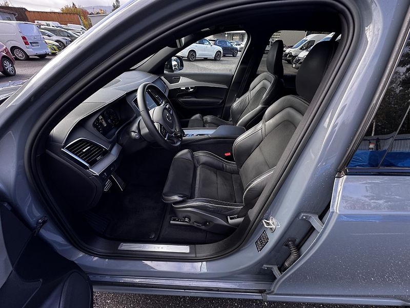 Volvo XC90 B5 AWD(nafta) R-DESIGN+ kola  - fotka 10 z 39