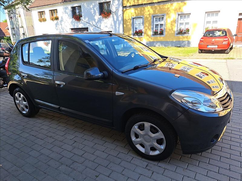 Dacia Sandero 1,2 16V klima - fotka 11 z 39