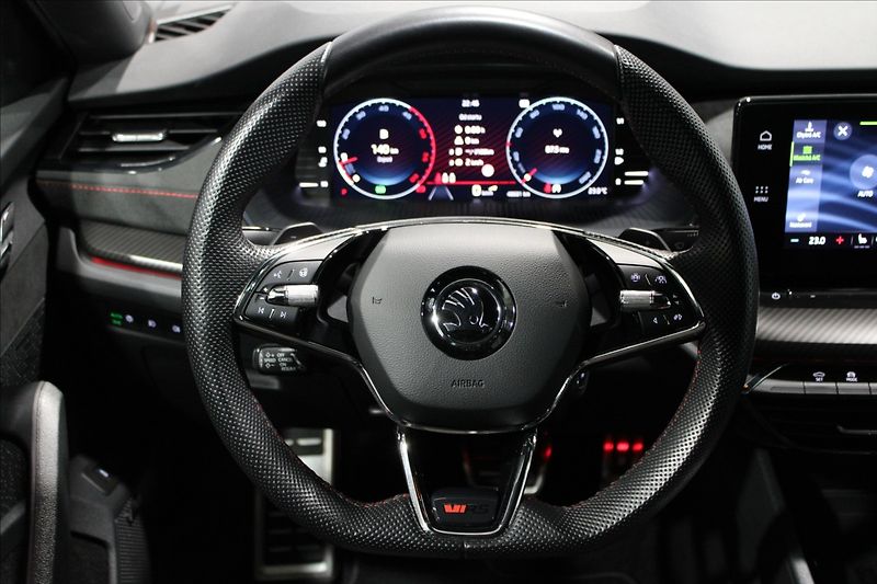 Škoda Octavia 2,0 TDI RS 147KW 4x4 zánovní - fotka 23 z 39