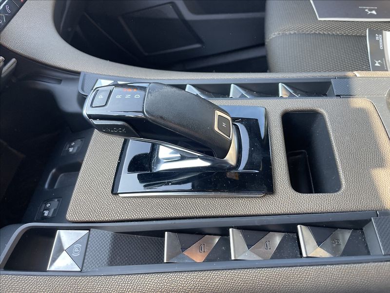 DS Automobiles DS7 Crossback 2,0 BlueHDi 180 AT8 LaPremiere - fotka 19 z 39