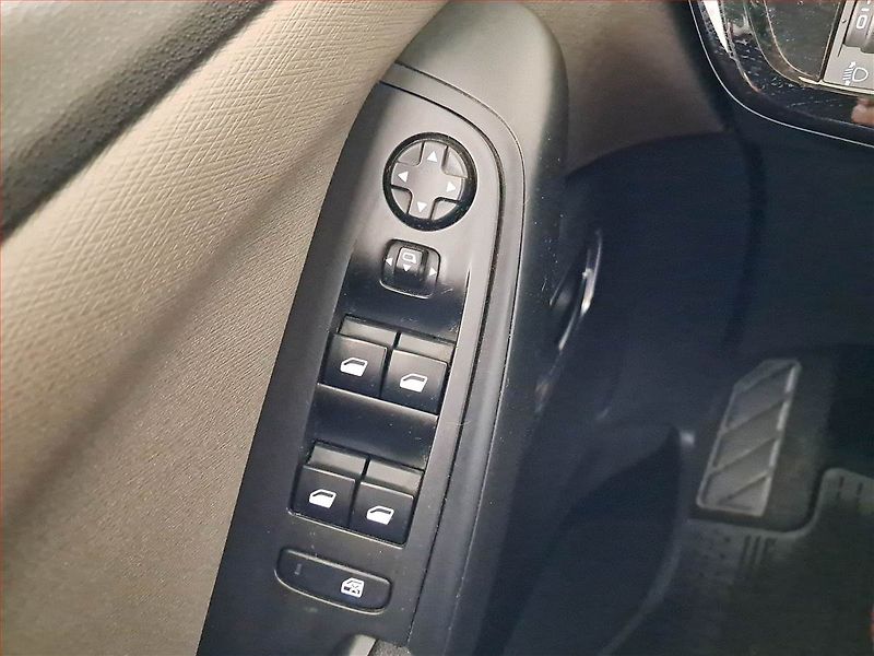 Citroën C4 Picasso (2014) 2.0 HDI, Automat, Serv.kniha - fotka 15 z 16