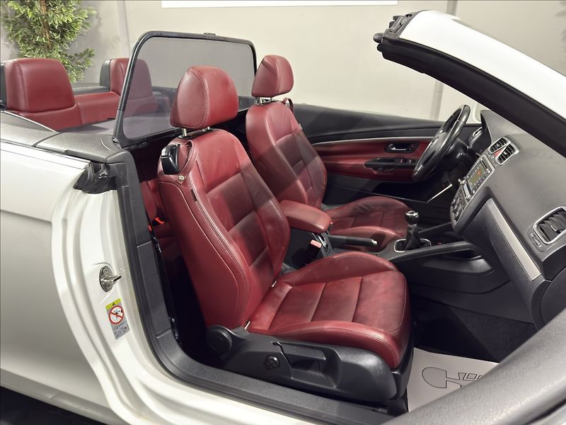 Volkswagen EOS 2,0   FSI ČERVENÁ KŮŽE BI-XEN - fotka 19 z 25