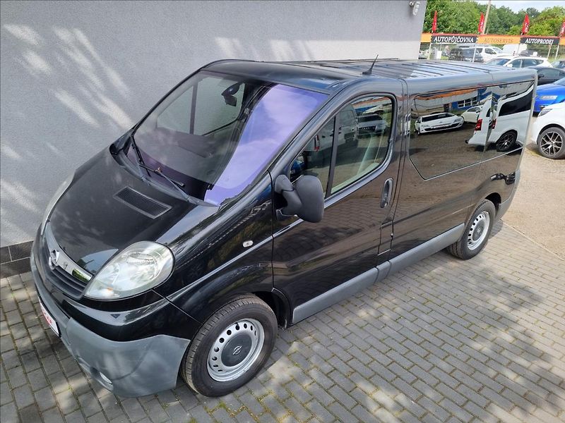 Opel Vivaro 2,5 DCi 8 Míst Webasto 2xKlima - fotka 2 z 31
