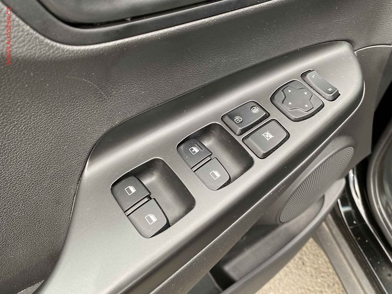 Hyundai Kona (2021) 1.0 T-GDi, AT, +ALU, kamera - fotka 13 z 19
