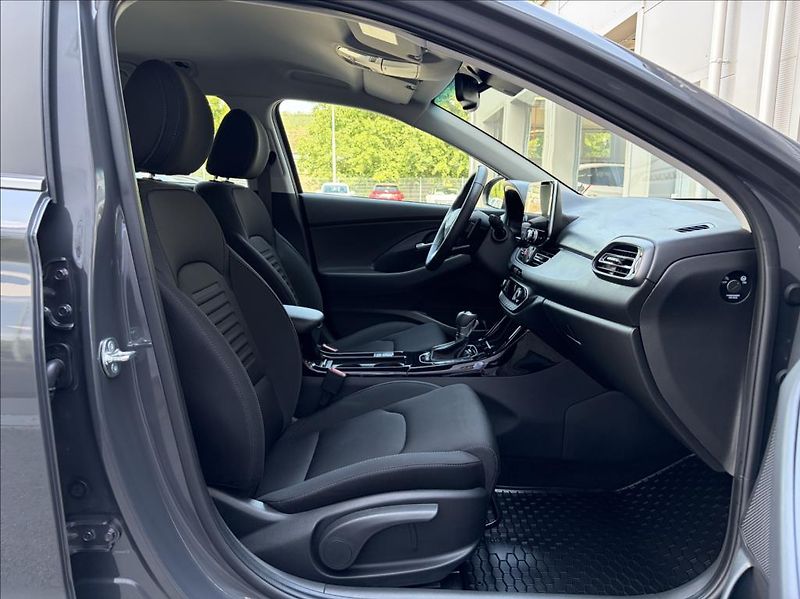 Hyundai i30 1,0 T-GDI DCT  WG FL Style - fotka 11 z 25