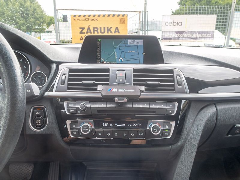 BMW Řada 3 (2017) 325D 165KW NAVI – LED - fotka 24 z 48