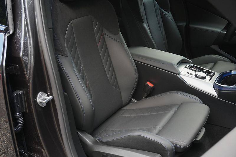 BMW X3 20d, M Paket Pro, Tažné, H/K - fotka 36 z 39