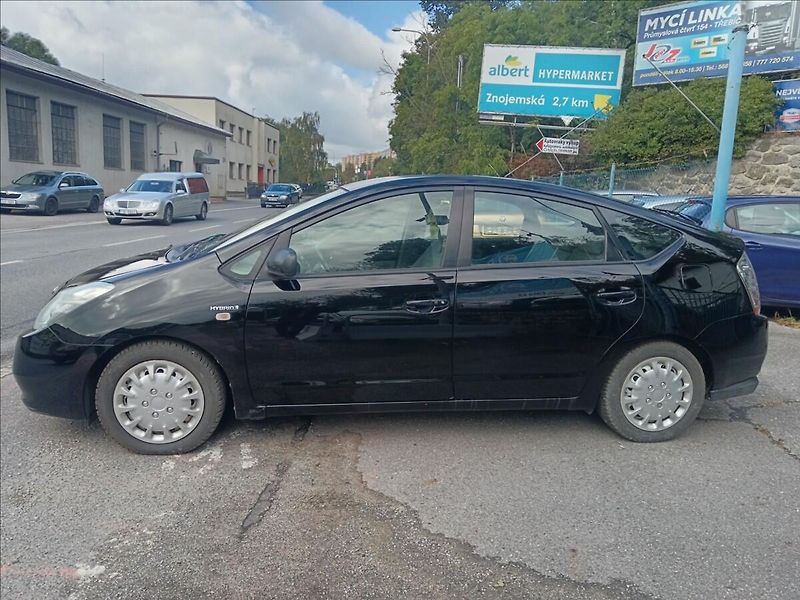 Toyota Prius 1,5 - fotka 6 z 21