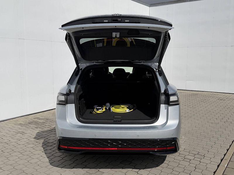 Volkswagen ID.7 Tourer (2025) GTX People 86kWh 4Motion - fotka 4 z 8