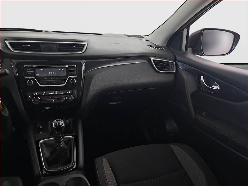 Nissan Qashqai (2018) Acenta 1.6 dCi, 4X4, ČR,1.maj - fotka 8 z 15
