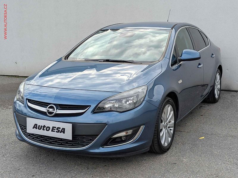 Opel Astra (2013) 1.4T, ČR, AC, tempo - fotka 3 z 13