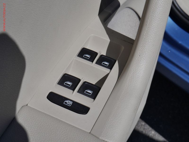 Škoda Octavia (2014) 1.2TSi, ČR, Elegance, autoAC - fotka 13 z 21