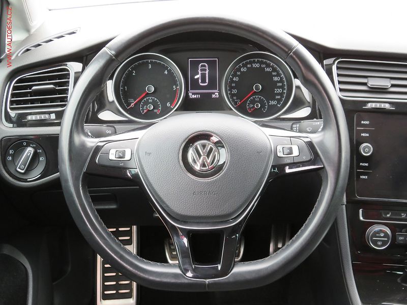 Volkswagen Golf (2018) 2.0TDi, Navi, park.čidla - fotka 14 z 31