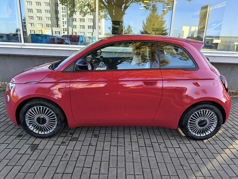 Fiat 500 (2026) Hybrid Icon 1.0 BSG 65k - fotka 3 z 35