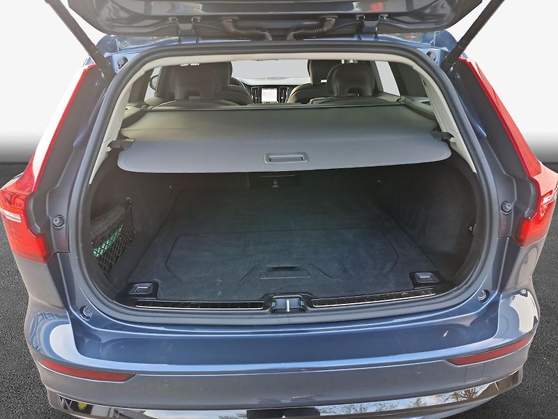 Volvo V60 B4 Plus Dark - fotka 8 z 15