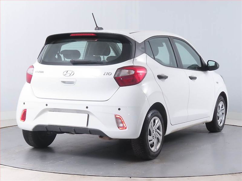 Hyundai i10 (2021) 1.0, Tempomat, Park. senzory - fotka 5 z 13