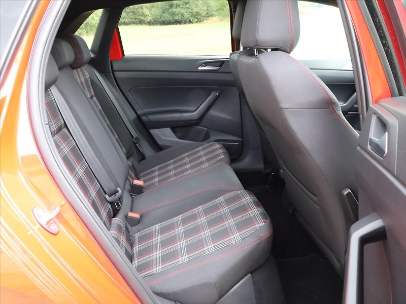 Volkswagen Polo 2,0 TSI GTI 147kW DSG LED Beat - fotka 13 z 28