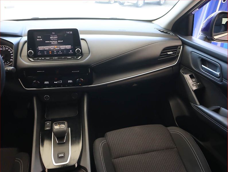 Nissan Qashqai (2022) Acenta 1.3 DIG-T - fotka 8 z 20