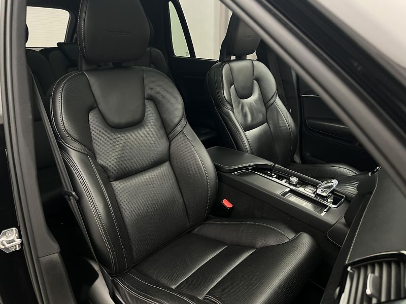Volvo XC90 B5 AWD INSCRIPTION AUT 7 MÍST - fotka 20 z 50