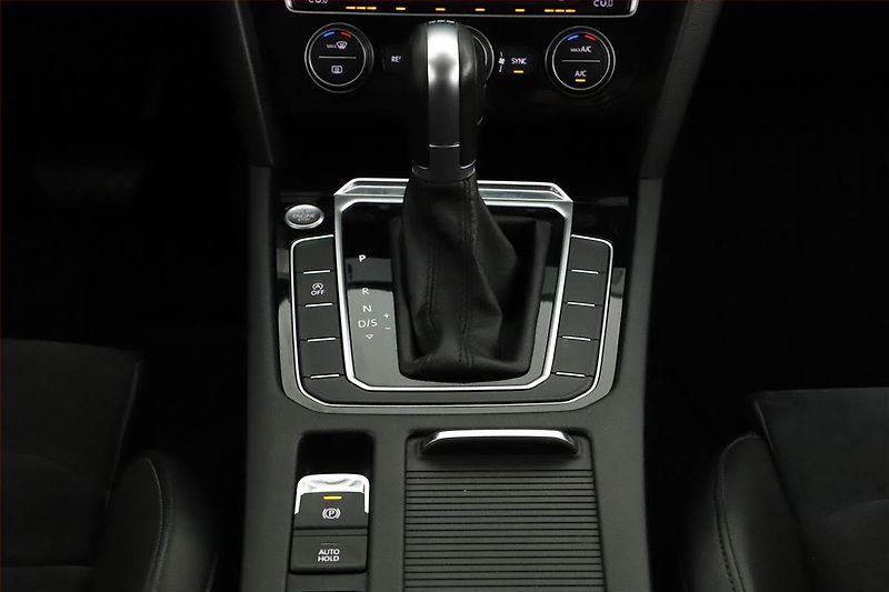 Volkswagen Passat (2019) 2.0 TDI, Automat, Kůže, Navi - fotka 15 z 20