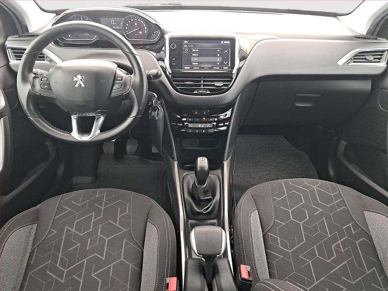 Peugeot 2008 (2018) 1.2 PureTech, Serv.kniha - fotka 8 z 17