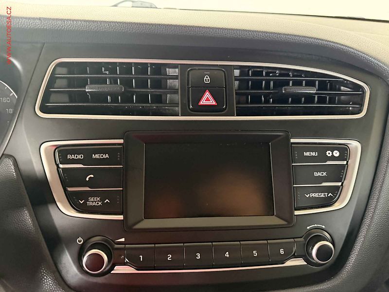 Hyundai i20 (2019) 1.2i, 1.maj,ČR, AC - fotka 13 z 16