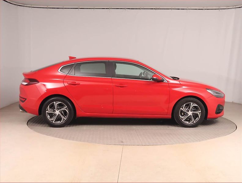 Hyundai i30 (2022) 1.0 T-GDI, ČR,1.maj - fotka 6 z 15
