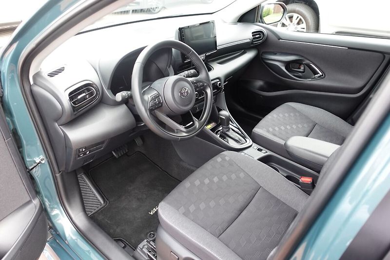 Toyota Yaris 1,5 HEV Style - fotka 11 z 32