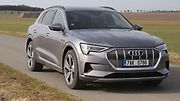 Na první pohled Audi e-tron elektromobil moc nepřipomíná