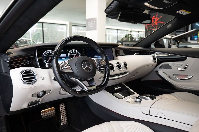 Mercedes-Benz Třídy S 4MATIC coupé - fotka 5 z 24
