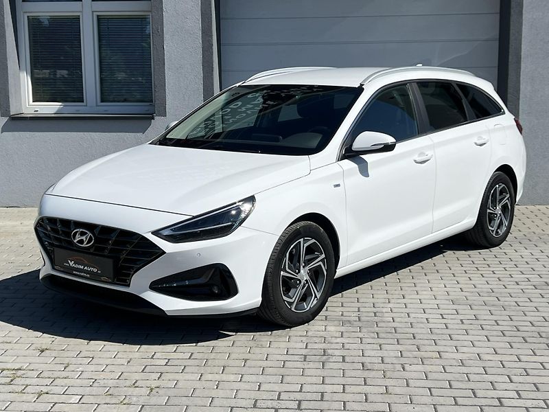 Hyundai i30 (2022) 1.5T-GDi 118kW SMART KAMERA - fotka 2 z 21