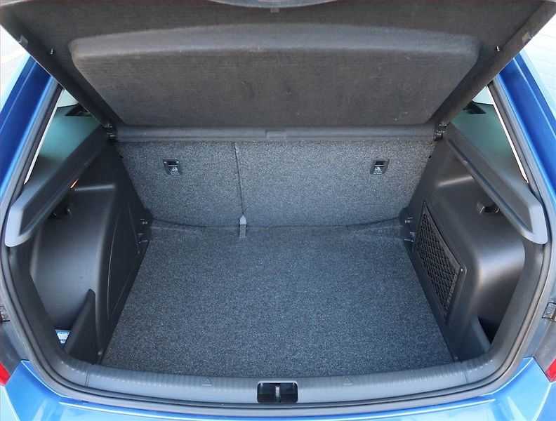 Škoda Rapid (2015) Spaceback 1.2 TSI, Serv.kniha - fotka 13 z 16