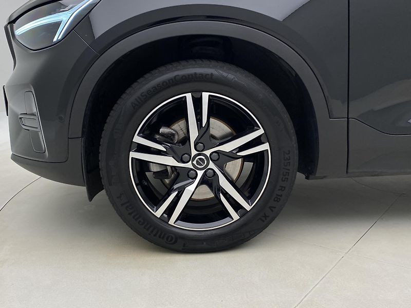 Volvo XC40 B4 AWD DARK PLUS AUT CZ - fotka 34 z 58
