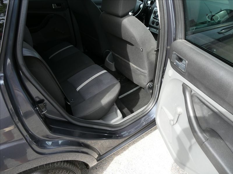 Ford Focus 1,6 16V 74kW 2xkola,závěs,serv - fotka 21 z 42