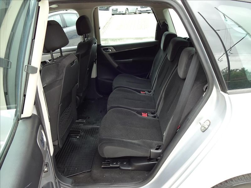 Citroën C4 Picasso 1,6HDI 80kW - fotka 19 z 44