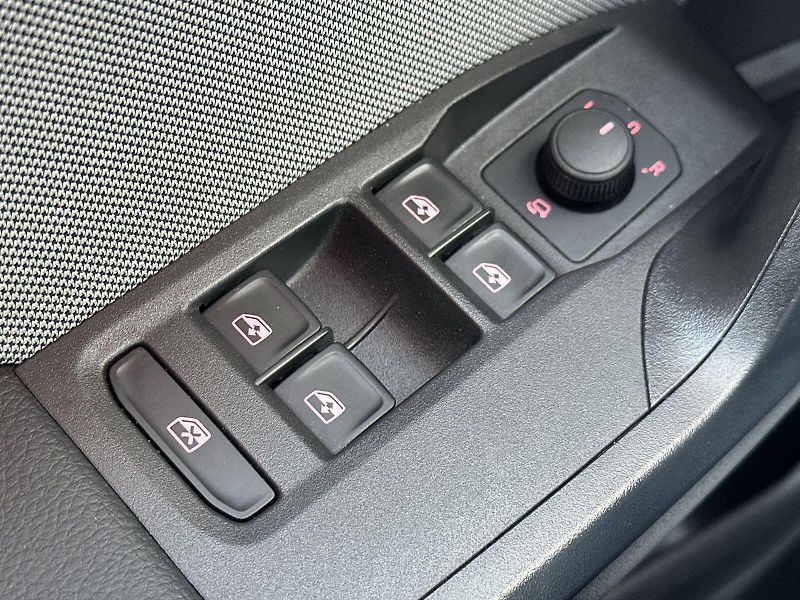 Seat Ibiza (2025) 1.5 TSI DSG FR - fotka 18 z 32
