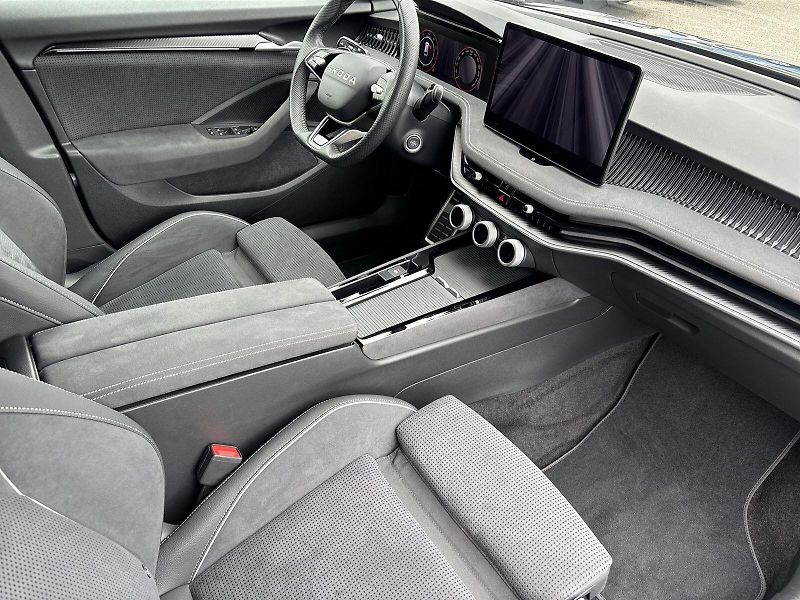Škoda Superb (2025) Combi 2.0 TSI DSG Sportline - fotka 8 z 33