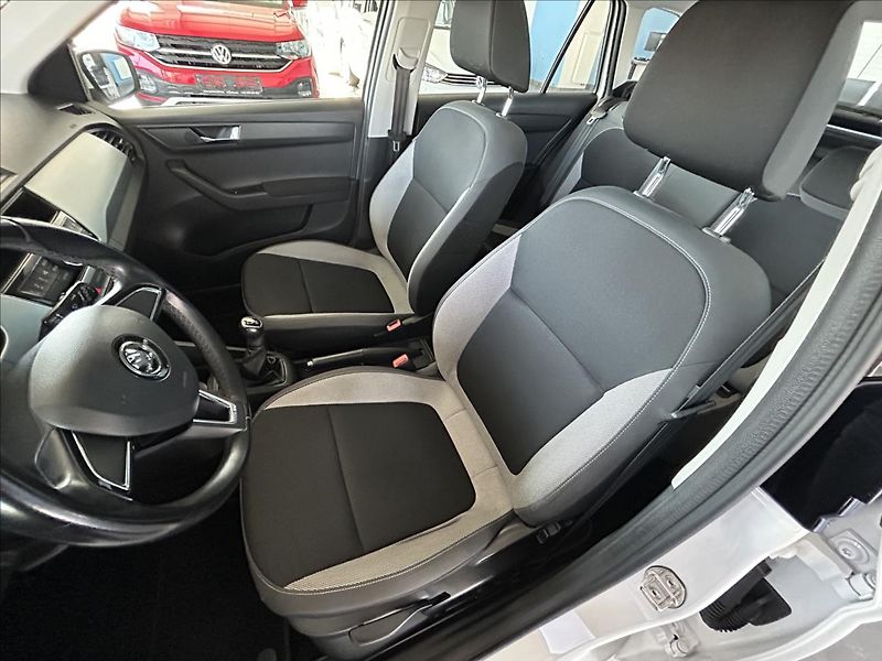 Škoda Fabia 1,0   TSI 70kW,AMBITION,SERVIS - fotka 14 z 17
