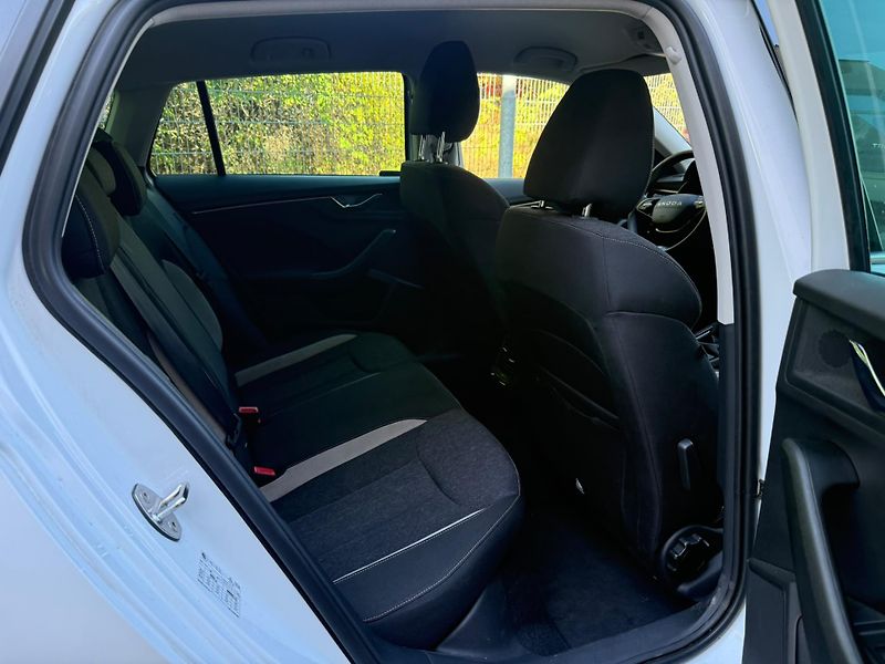 Škoda Scala Top Selection 1.5 TSI 110kw DS - fotka 20 z 23