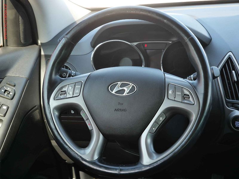 Hyundai ix35 (2013) 2.0 CRDi 4x4, ČR, xenon - fotka 13 z 19
