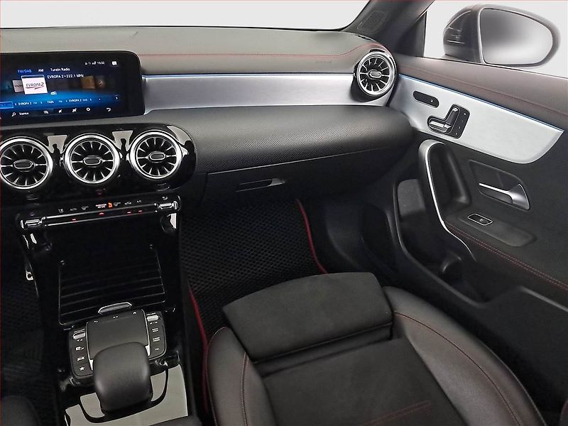 Mercedes-Benz CLA (2021) AMG Paket 200 - fotka 8 z 19