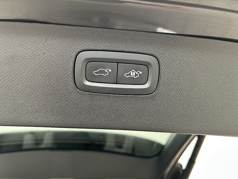 Volvo XC90 2.0 B5 4x4 PLUS Bright Vzduch - fotka 32 z 32