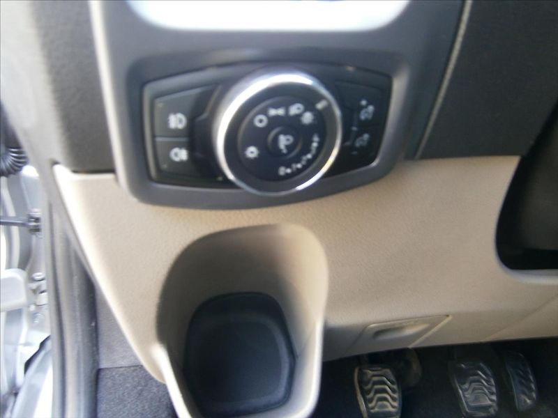 Ford Tourneo Custom 2,2 TDCI - fotka 24 z 26