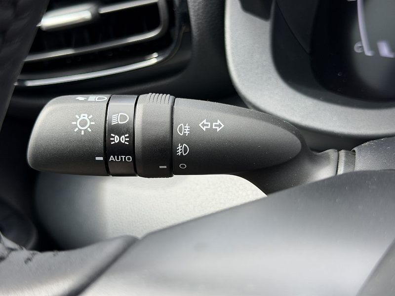 Toyota Yaris 1.5 TNGA HEV 116 - 4x2 - 1 CVT - fotka 14 z 24