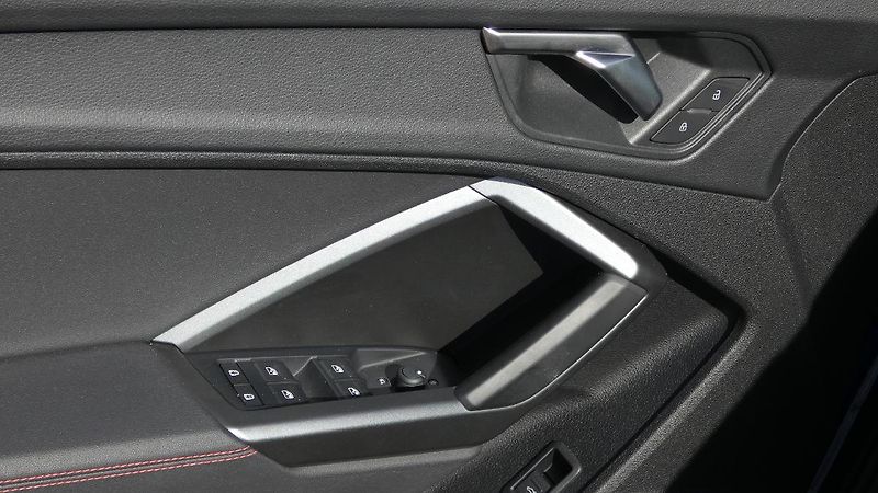 Audi Q3 Sportback 40 TFSI quattro S li - fotka 9 z 23